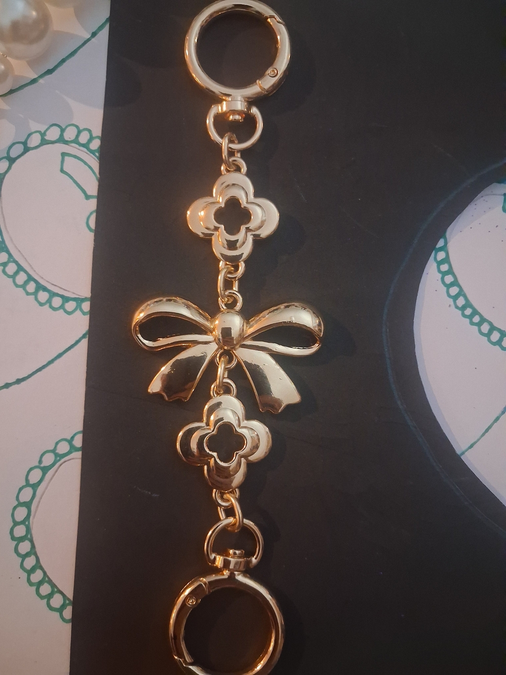 Elegant Gold Bow and Clover Pendant Keychain - Women Jewelry
